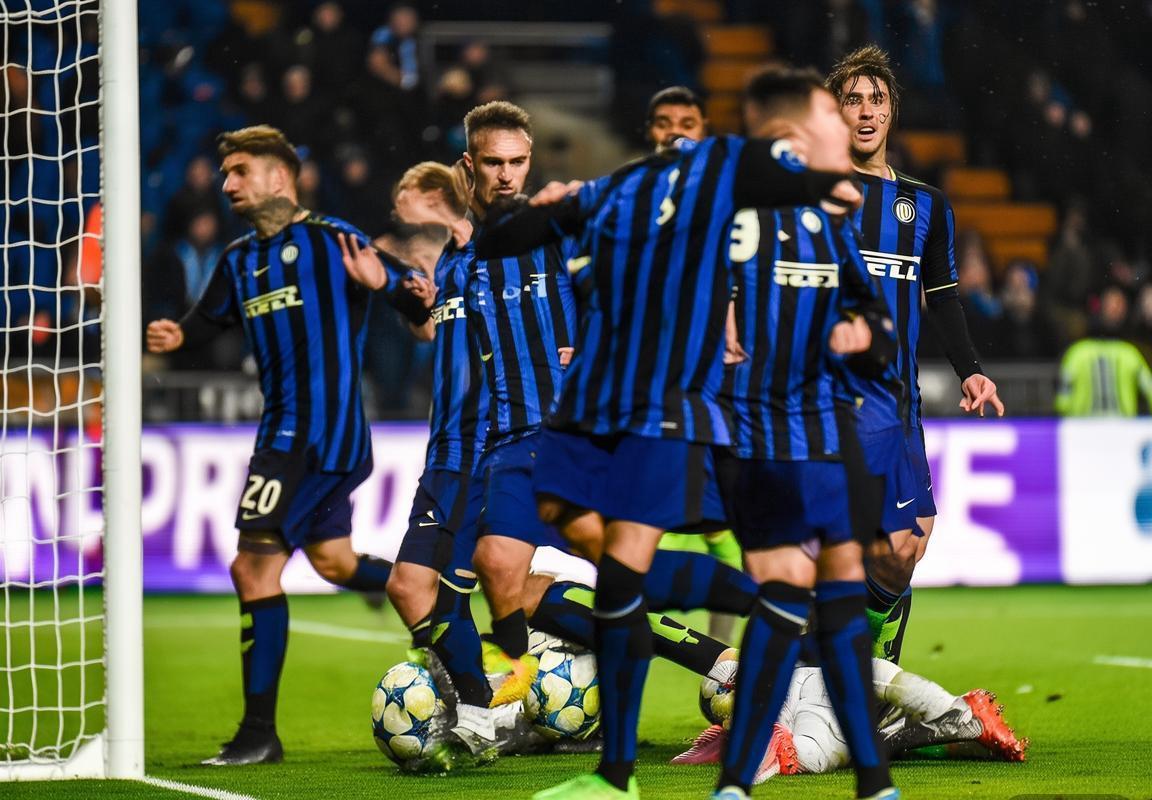 皇马4-3惊险取胜，阿森纳登顶欧冠积分榜！皇家马德里与国际米兰激战落幕